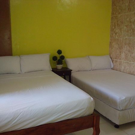 קאטיקלן Centillo Travellers Inn מראה חיצוני תמונה